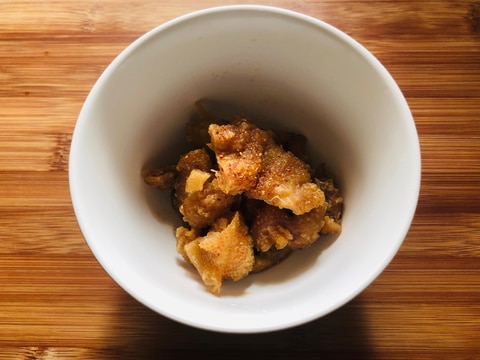 揚げ鶏皮の醤油らっきょう酢漬け